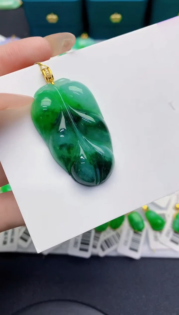 颈饰18K金镶嵌翡翠缅甸天然翡翠A货