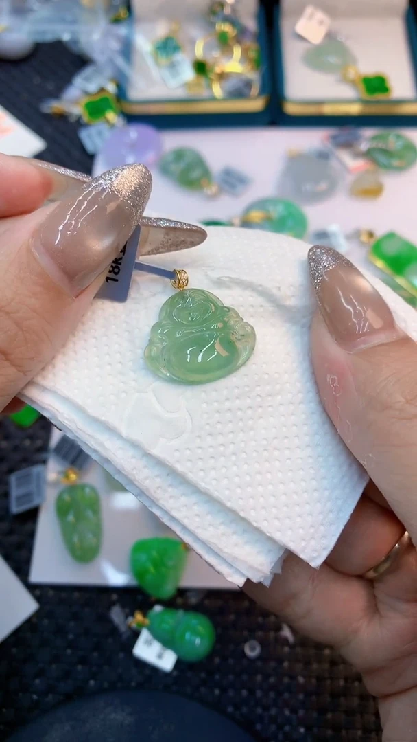颈饰18K金镶嵌翡翠1