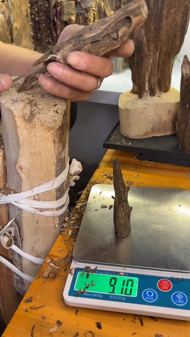 沉香沉香碎屑蓝宝石品种9克