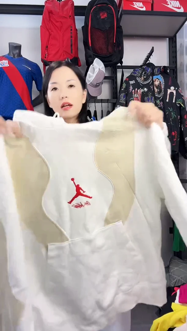 550  ·编码 瑕疵款直播间过款为准尺码· L 身高175