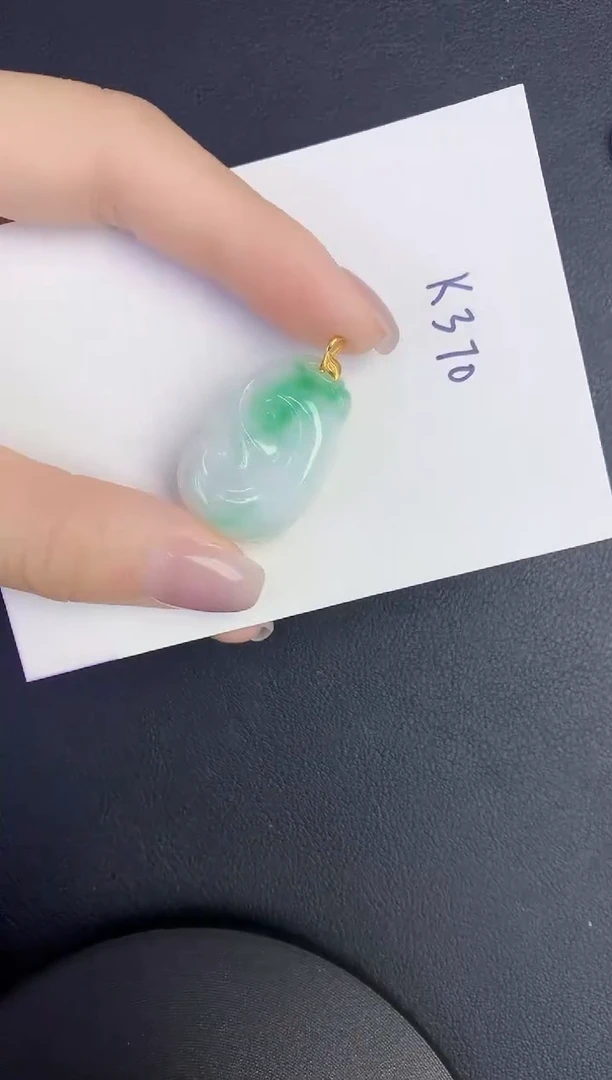 颈饰18K金镶嵌翡翠缅甸天然翡翠A货