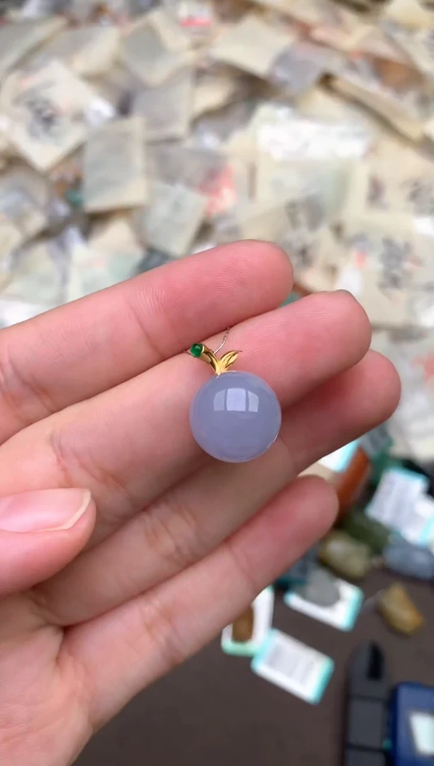 18K金镶嵌挂件翡翠一