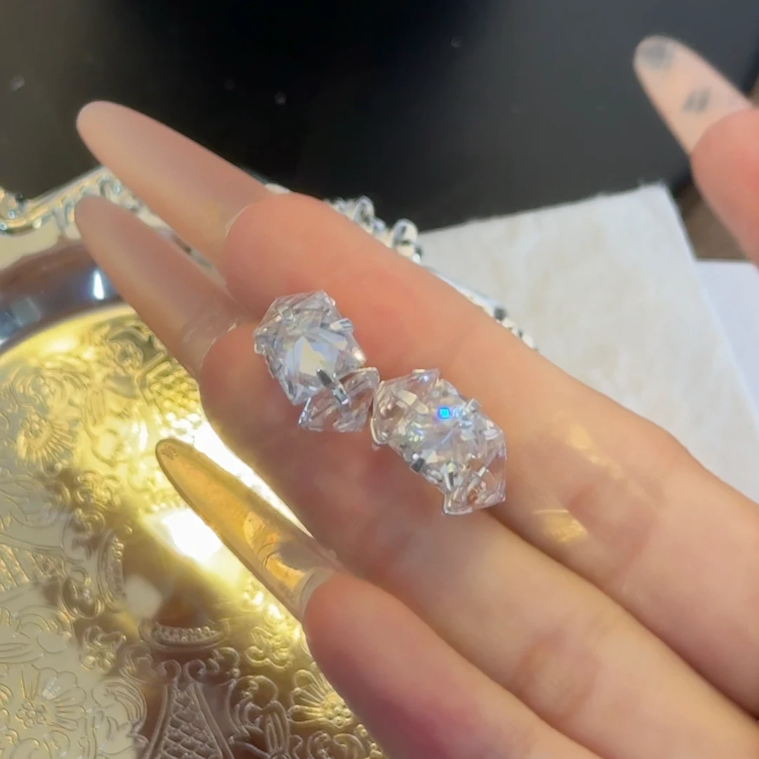 合金锆石耳饰 日韩风耳环原创设计耳饰锆石耳钉轻奢欧若智性女