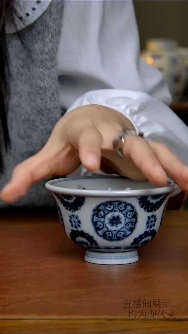 其他瓷仿明团纹宝相压手杯（柴窑） 0629号