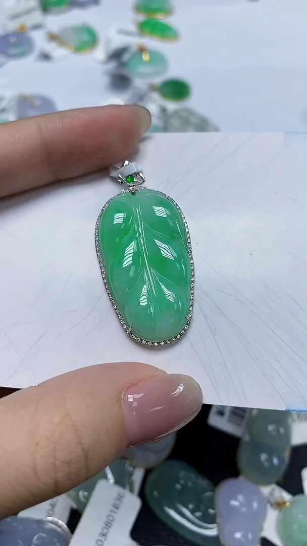 翡翠18K金镶嵌颈饰天然缅甸翡翠A货