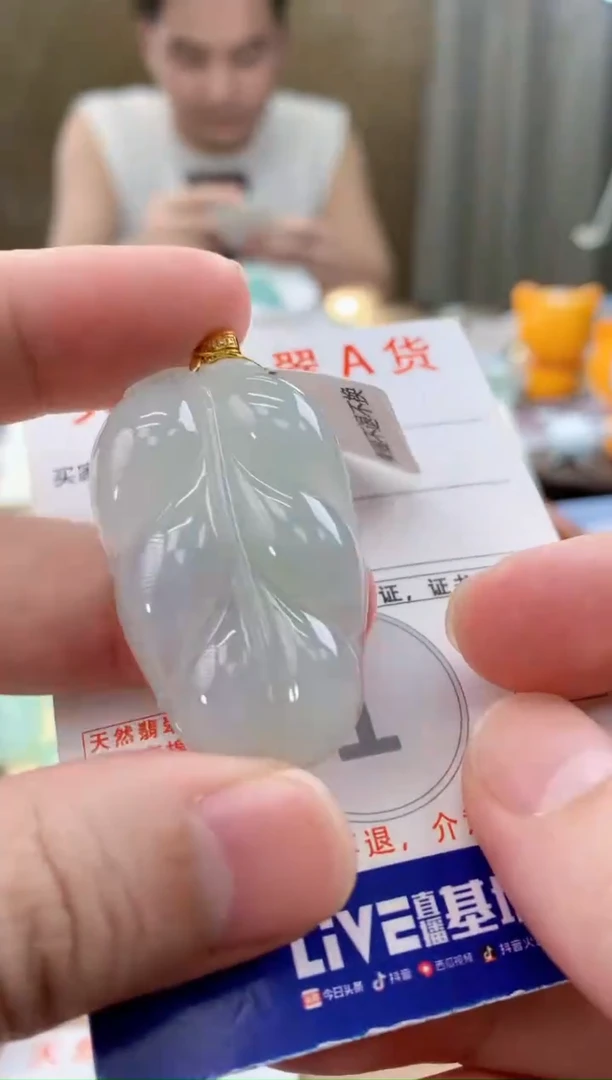 颈饰18K金镶嵌翡翠天然A货翡翠挂件
