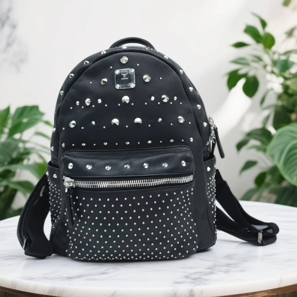 95新 MCM 黑色铆钉双肩包 1837 5183