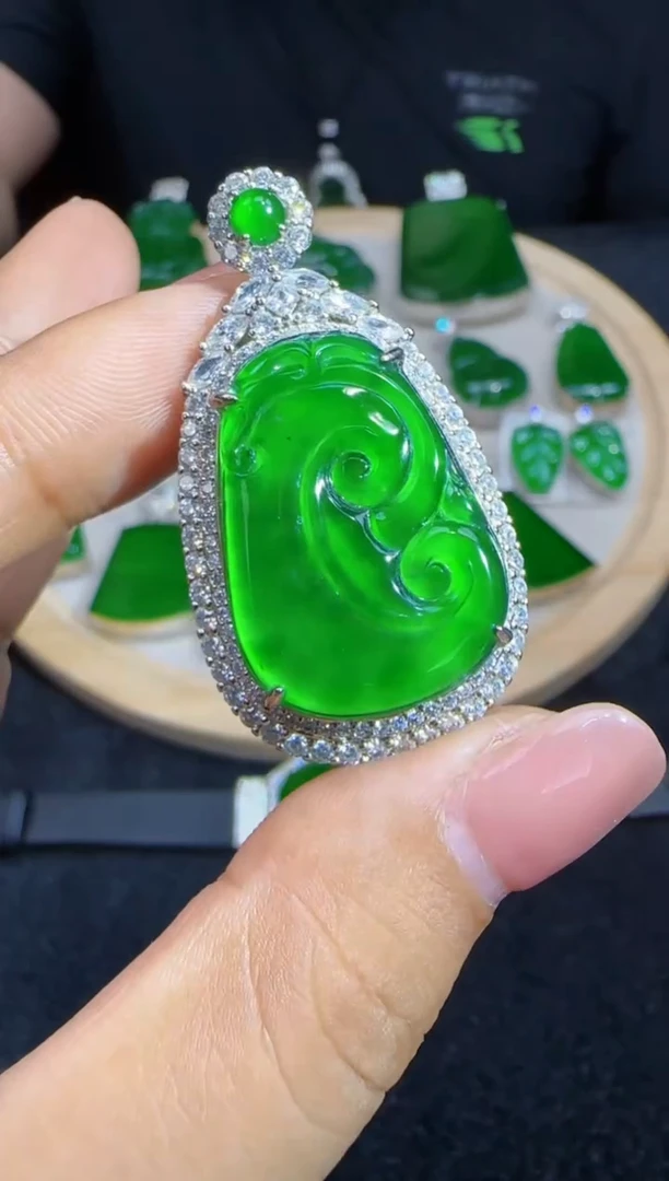 未镶嵌定制翡翠翡翠吊坠78/