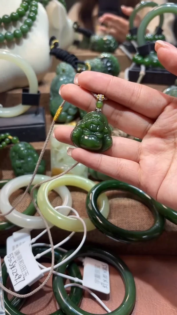 颈饰未镶嵌和田玉1