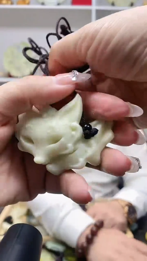 未镶嵌岫玉吊坠多样性发其中之一