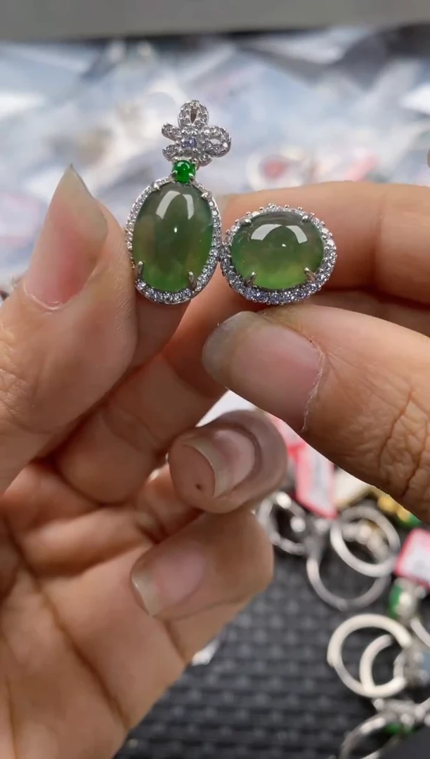 银S925镶嵌戒指翡翠888              9