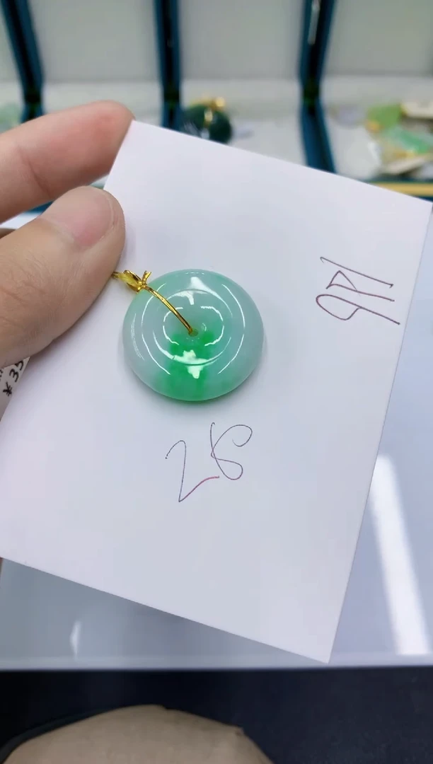 颈饰18K金镶嵌翡翠翡翠