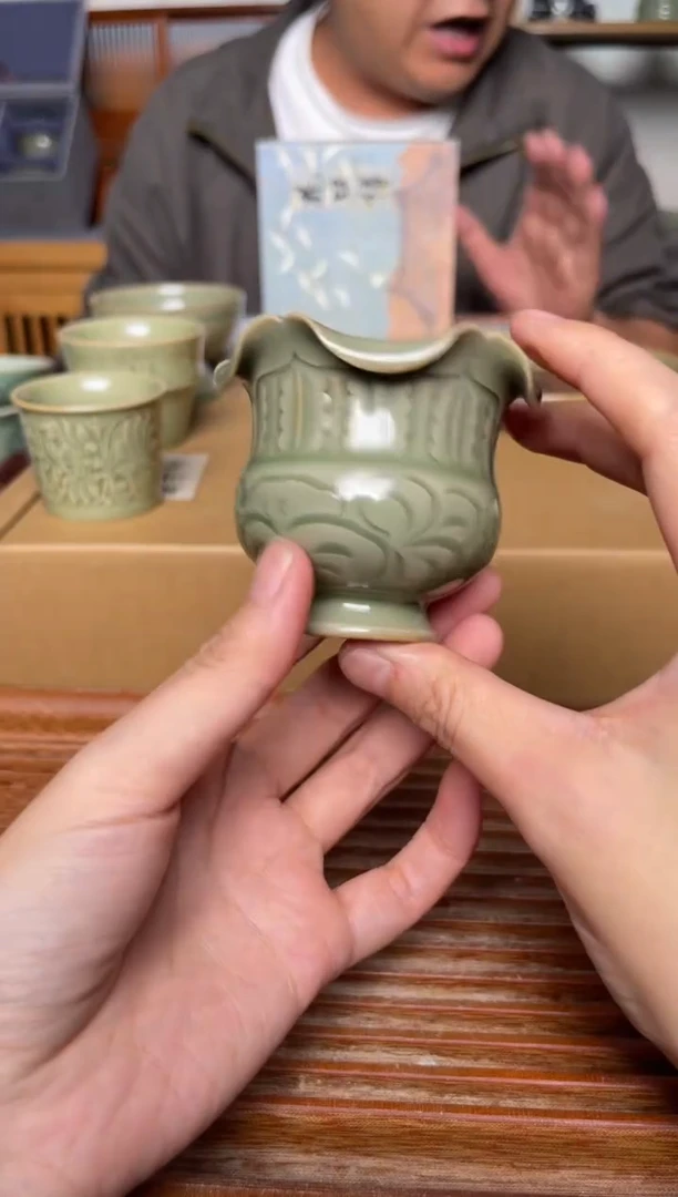 瓷器耀州窑纯手工花口尊