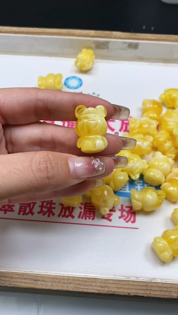 未镶嵌蜜蜡裸石M54 白花蜡 中号熊 1个9.9元