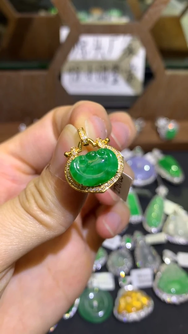 翡翠18K金镶嵌吊坠(不含链)吊坠