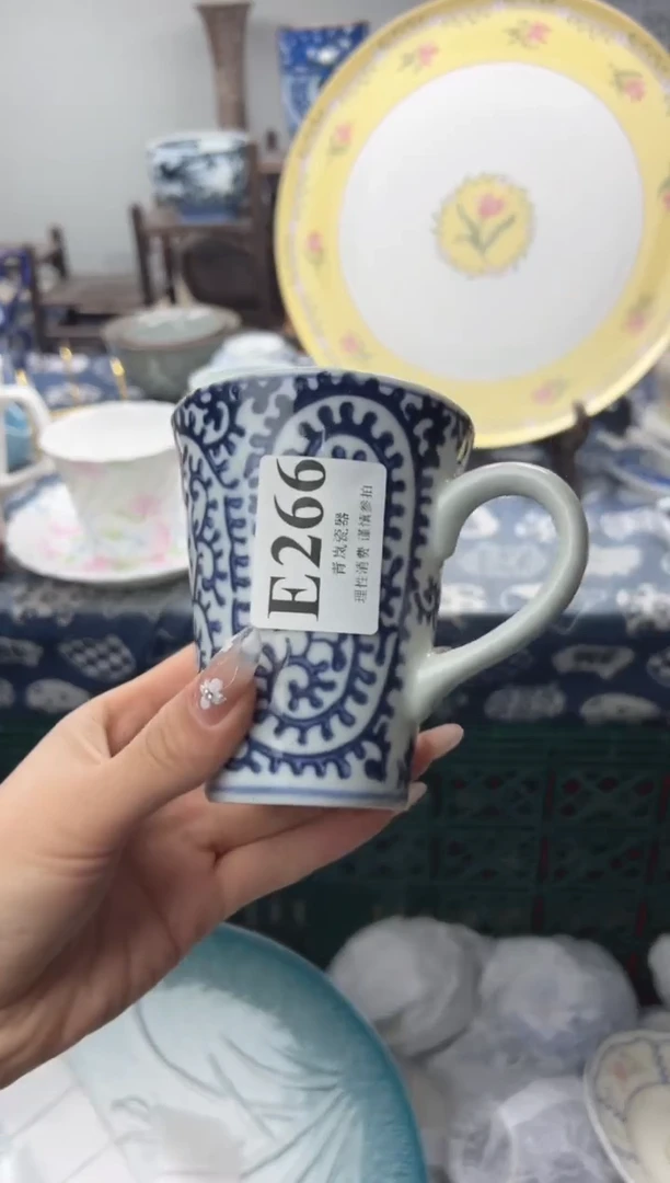 瓷片八****犬  E266