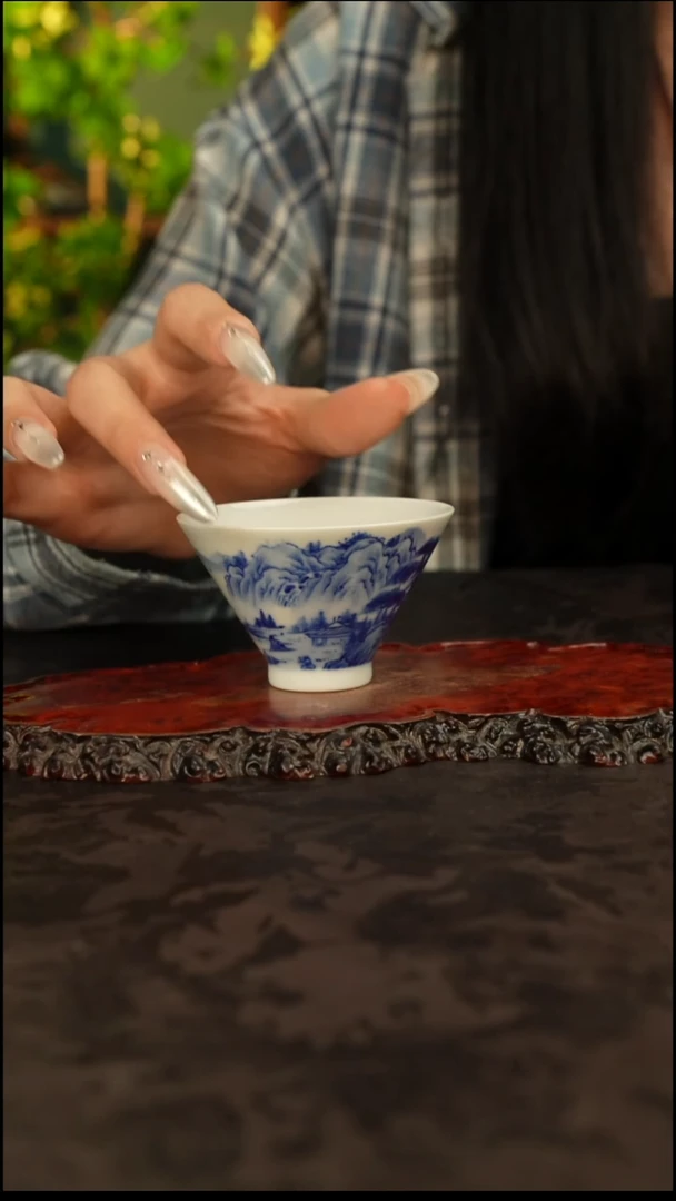 青花手绘山水主人杯