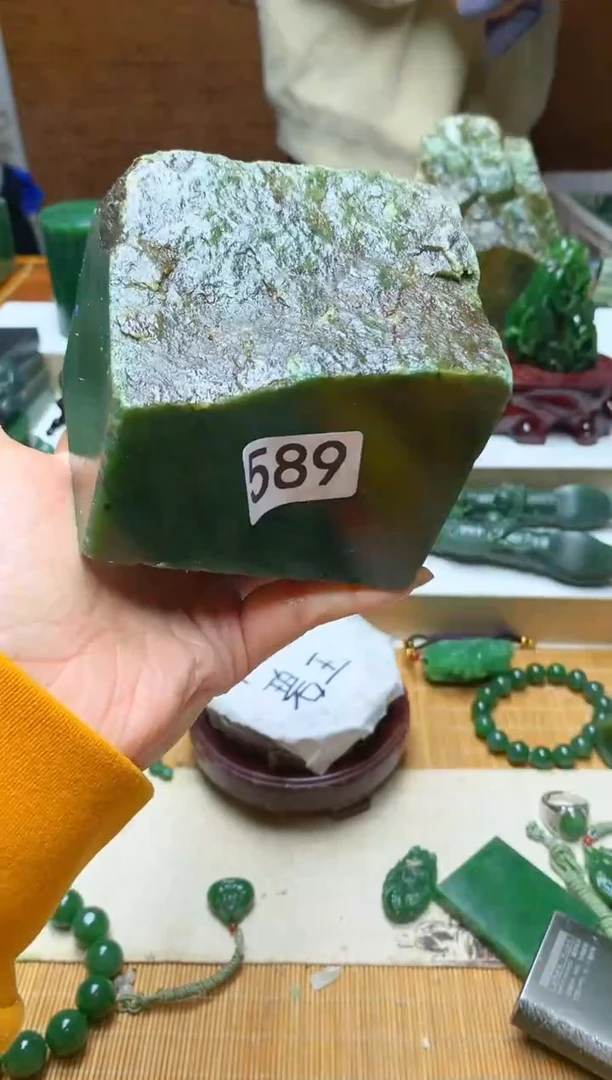 未镶嵌和田玉摆件1