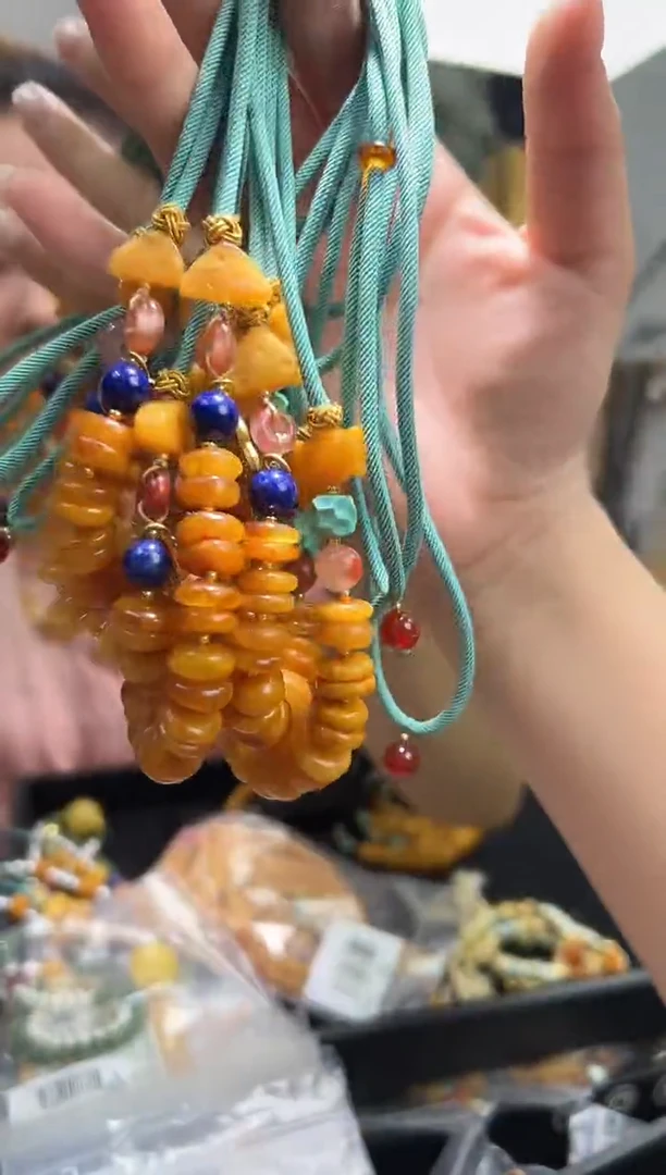 裸石琥珀未镶嵌琥珀蜜蜡吊坠多样性发一条