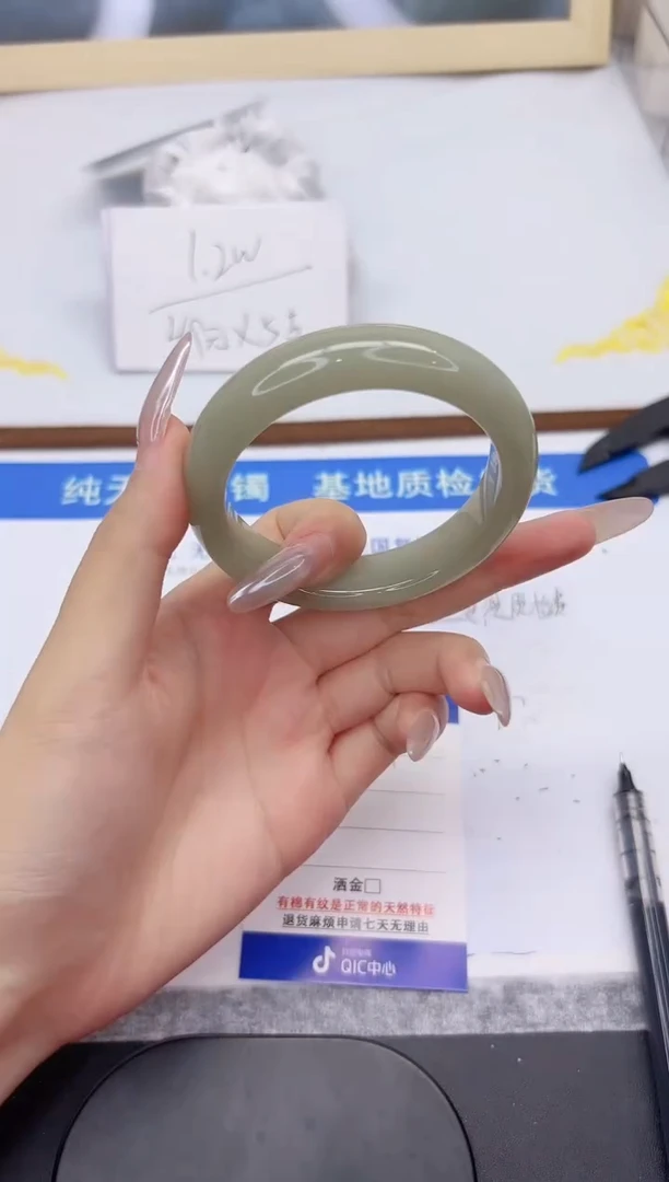 未镶嵌手镯石英质玉L54-56.7