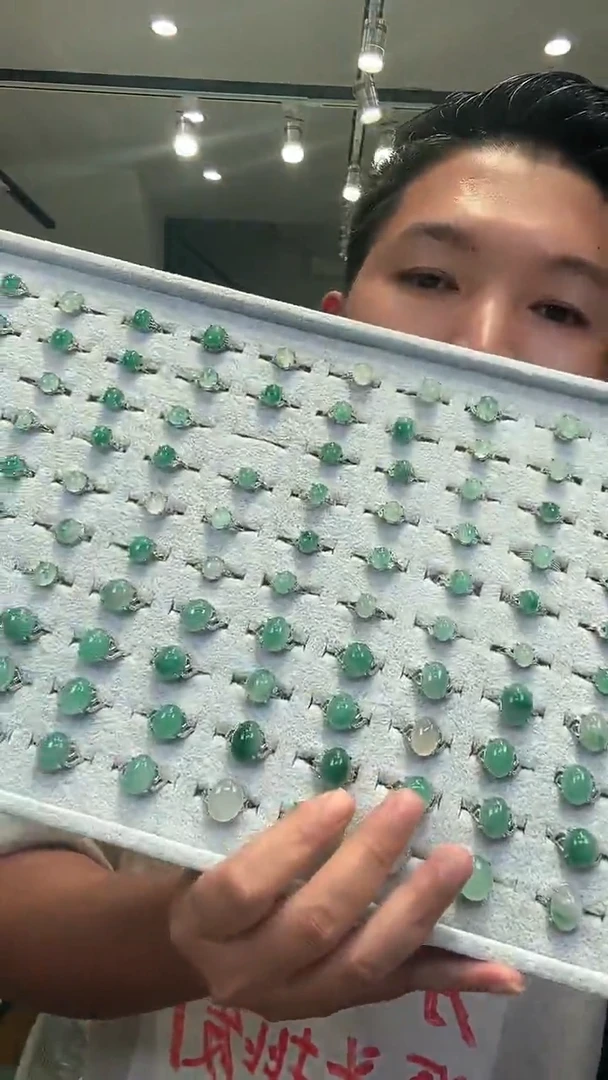 颈饰合金石英质玉（非洲翠）4号