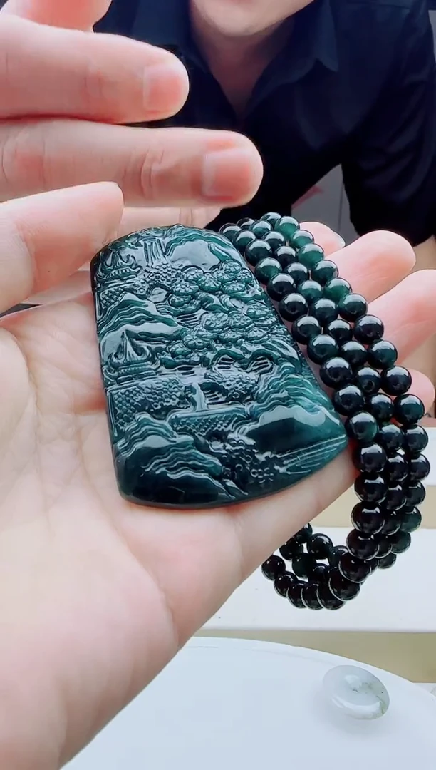 颈饰未镶嵌翡翠多样性发其中一