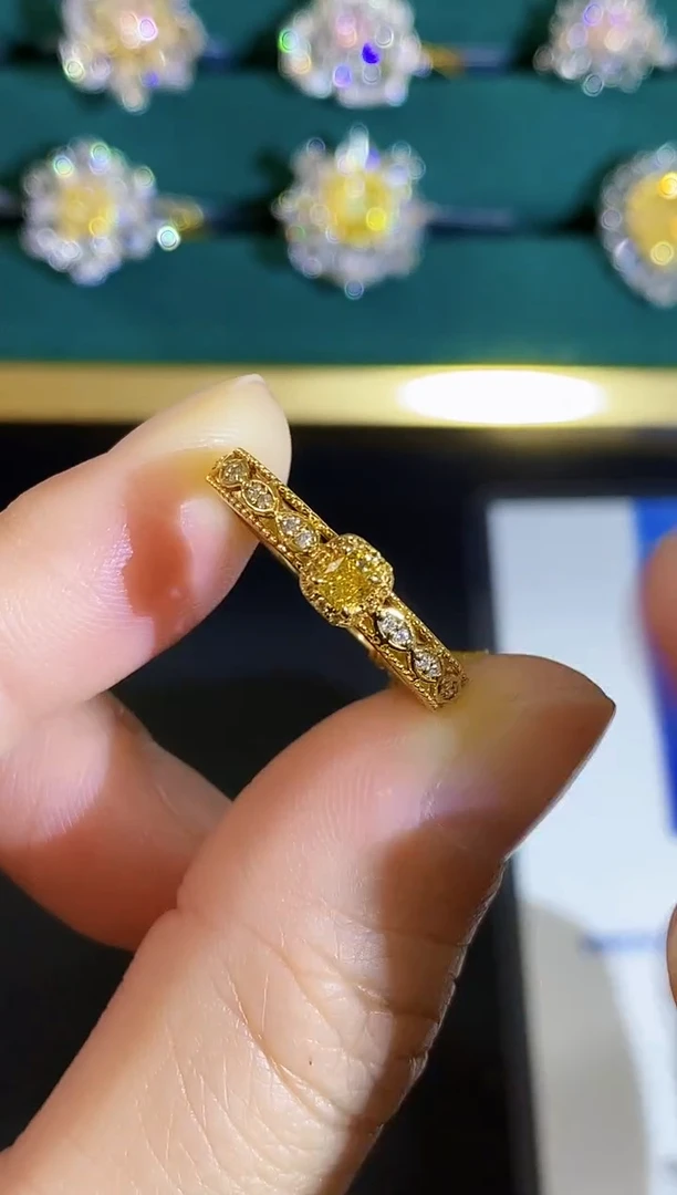 18K金镶嵌戒指钻石戒指