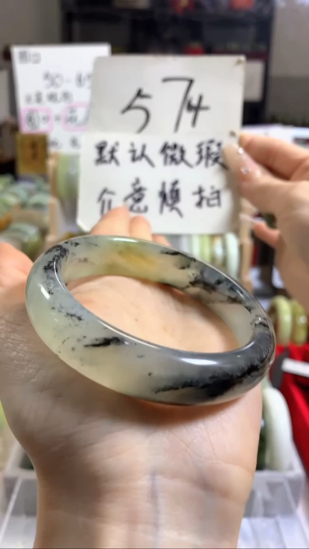 未镶嵌岫玉手镯7