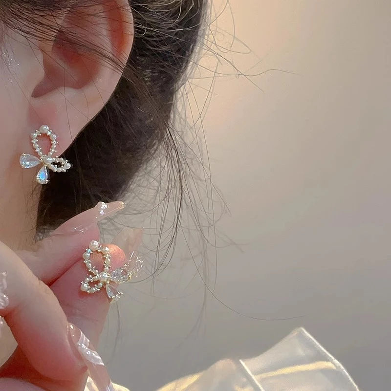 精致时尚锆石蝴蝶珠珠耳钉女轻奢甜美耳环气质小巧百搭耳饰女生