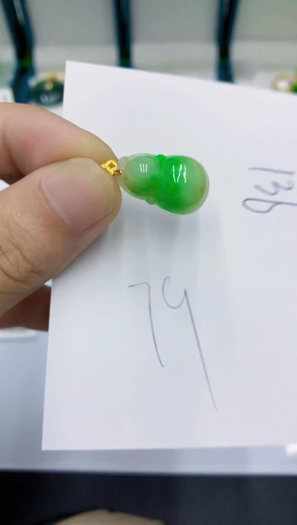 颈饰18K金镶嵌翡翠翡翠