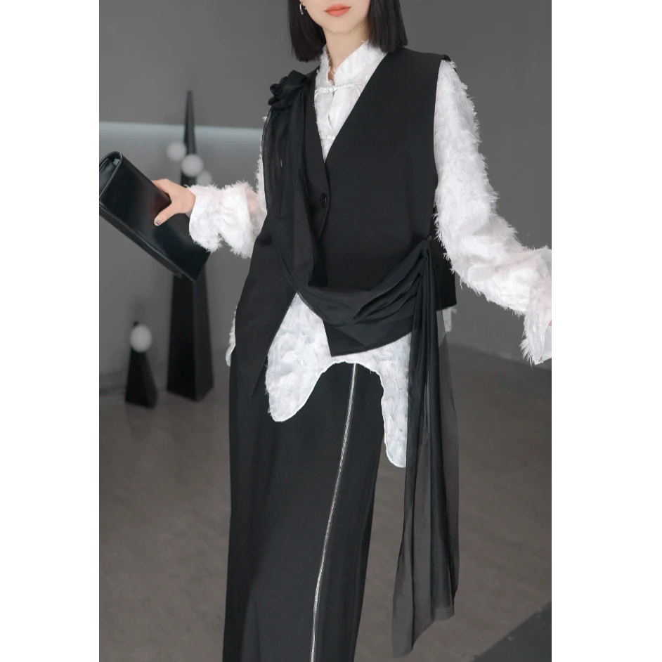 鑫鑫2025早秋新款立体花朵轻奢时髦不规则百搭无袖马夹背心潮8627