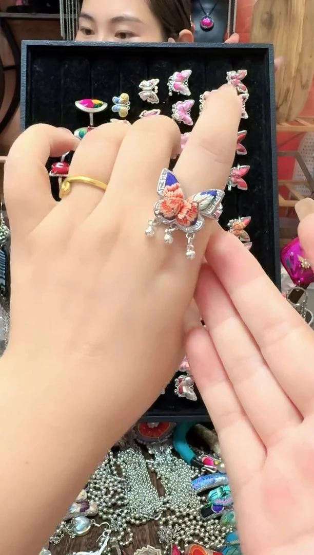 织绣云织谣民族风精美饰品   186