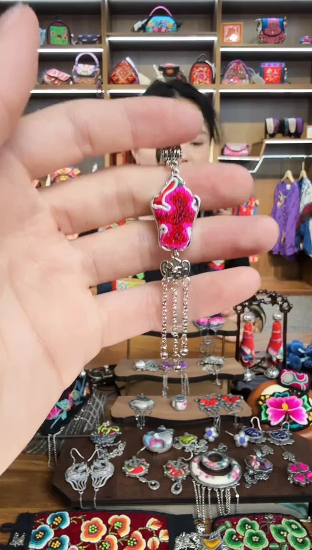 【闪购商品】织绣145蒙阿苏苗绣传承