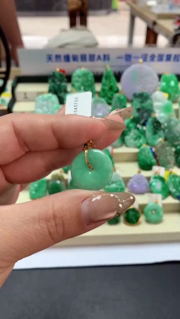 【闪购商品】翡翠吊坠(不含链)18K金镶嵌挂件