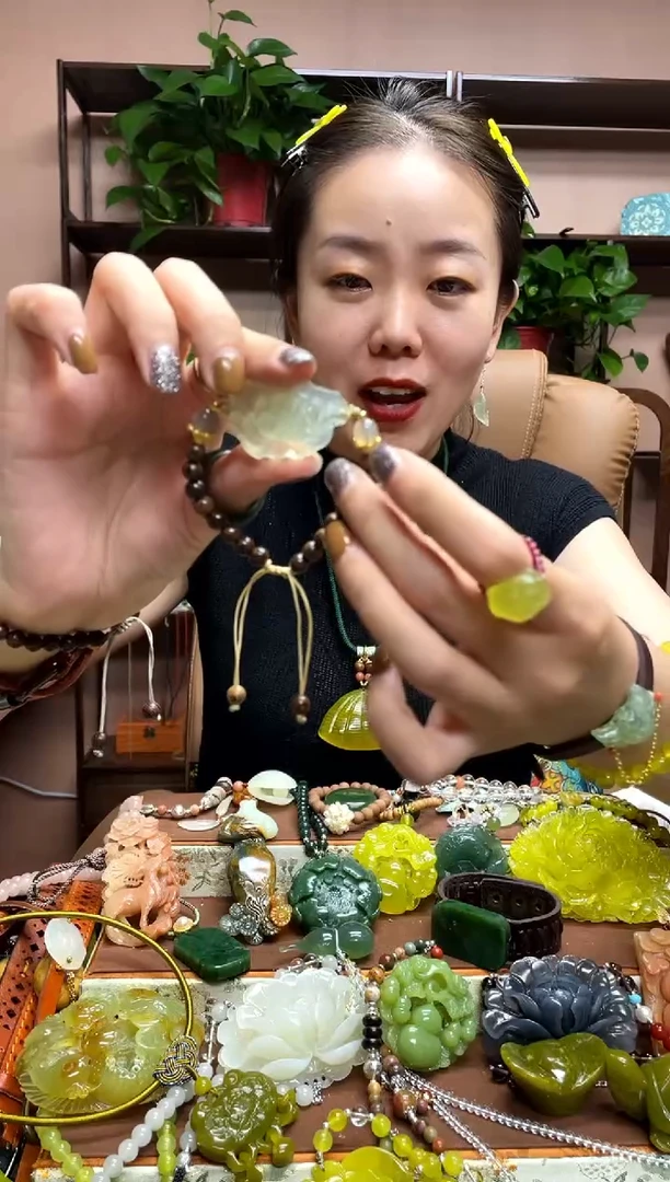 未镶嵌岫玉吊坠多样性发货发其中之一