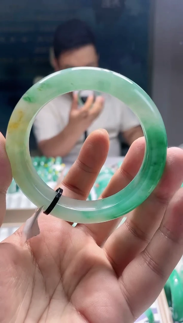 石英质玉（非洲翠）手镯未镶嵌非洲翠手镯多样性发货