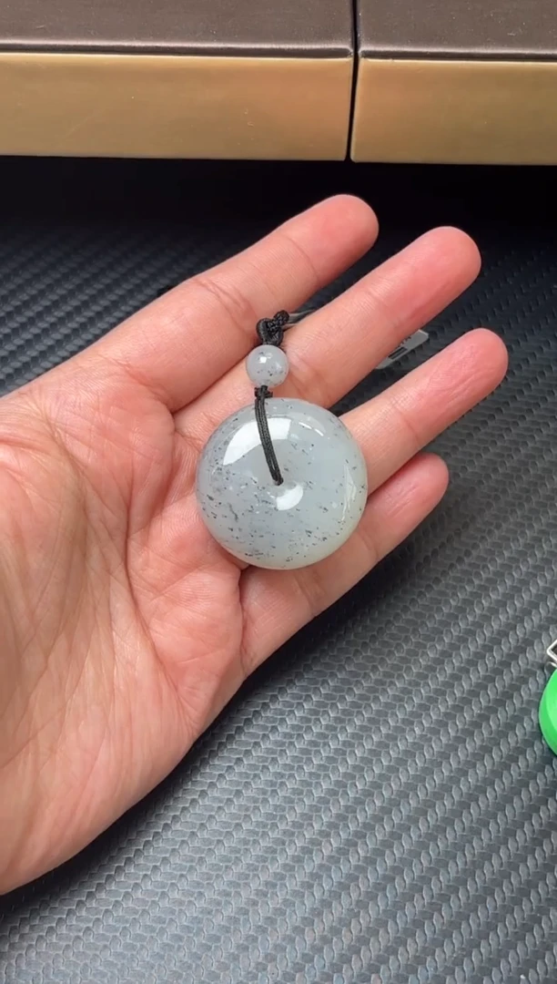 吊坠(赠链)未镶嵌和田玉和田黑山微色差平安扣m