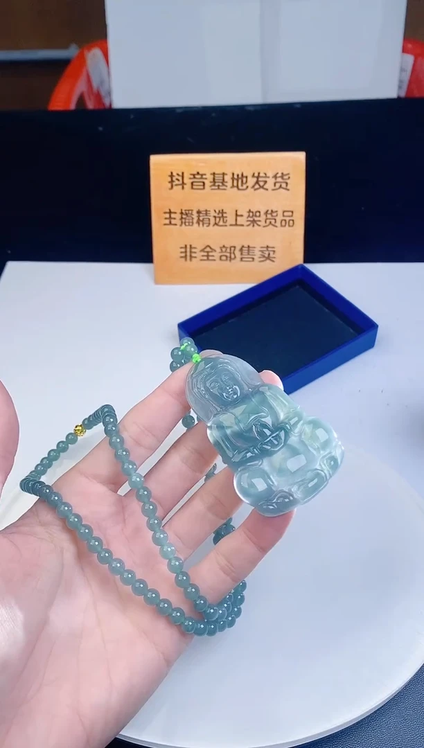 颈饰未镶嵌翡翠   ·