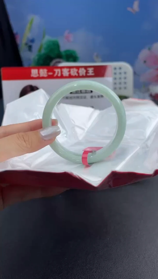 翡翠手镯未镶嵌翡翠手镯8