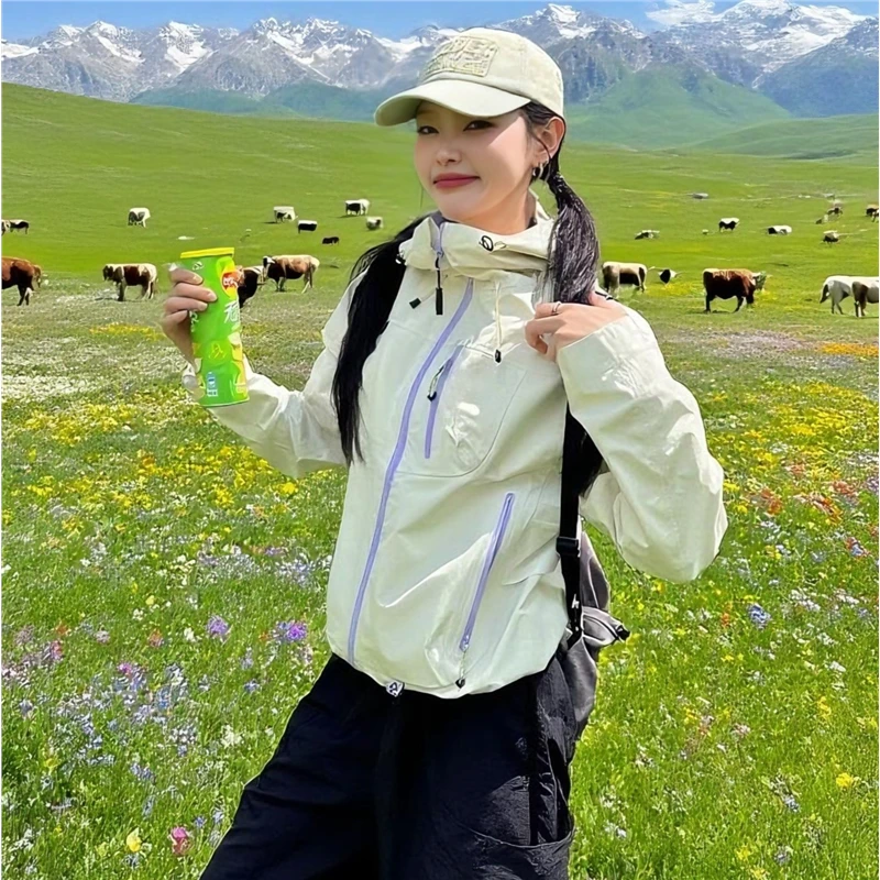 雪霁黄冲锋衣女款2025新款户外三合一防风小个子川西旅行硬壳外套