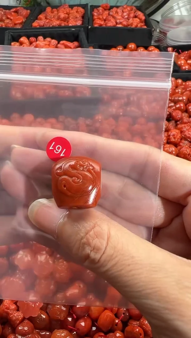 颈饰未镶嵌南红玛瑙1