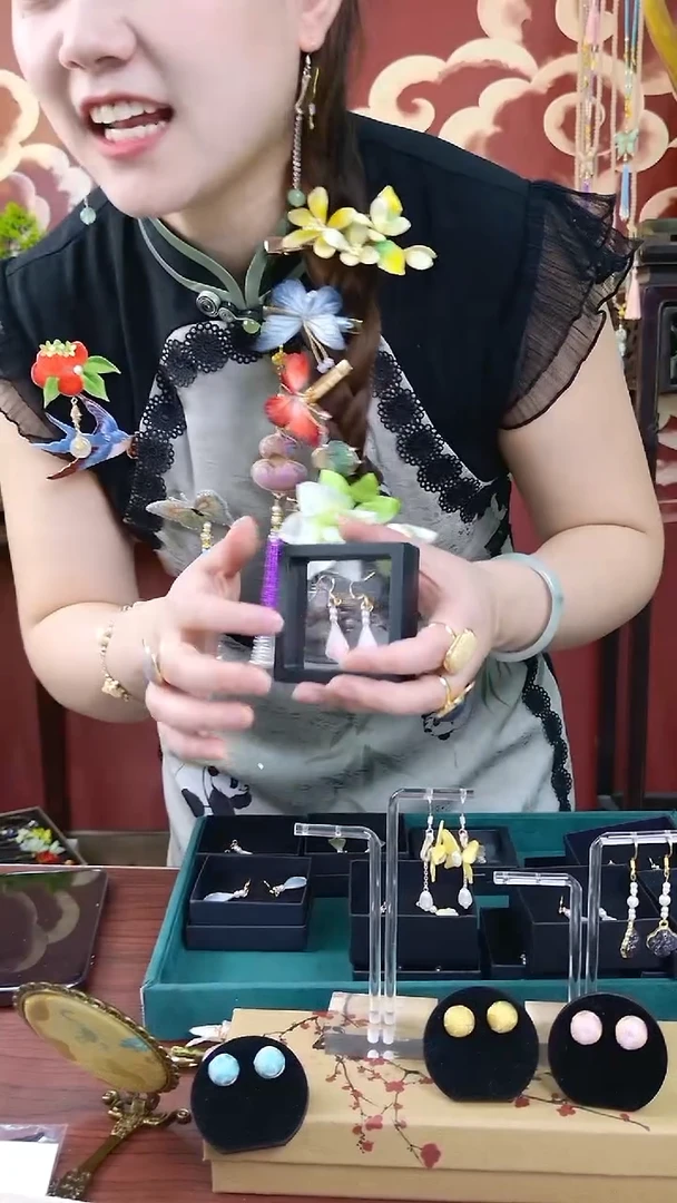 刺绣绒花耳钩002