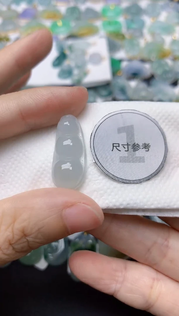 翡翠未镶嵌颈饰天然缅甸A货翡翠