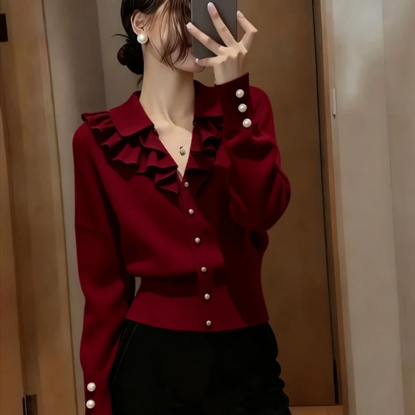 2026新年红荷叶边珍珠翻领长袖针织开衫女冬季新款百搭单排扣上衣