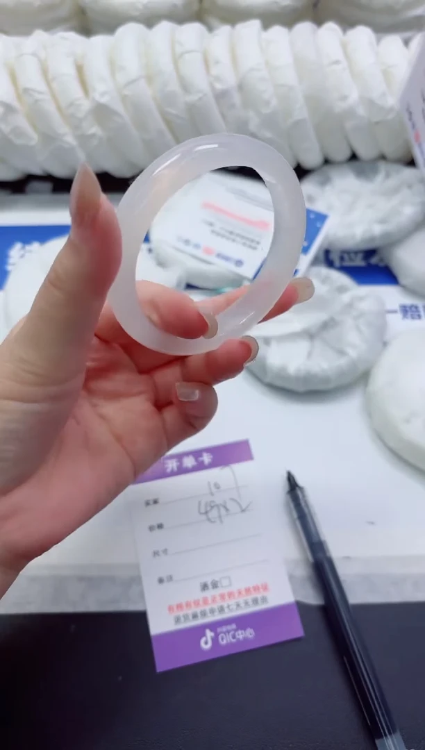 未镶嵌手镯石英质玉107-56.2