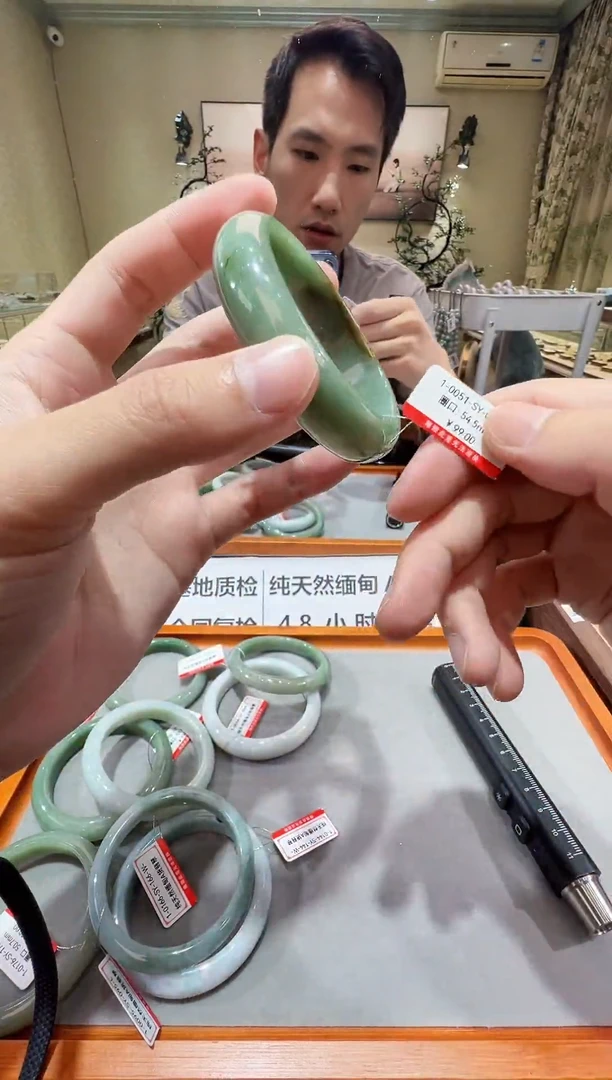纯天然缅甸A货翡翠手镯54-55mm-纹裂-9051号-特价