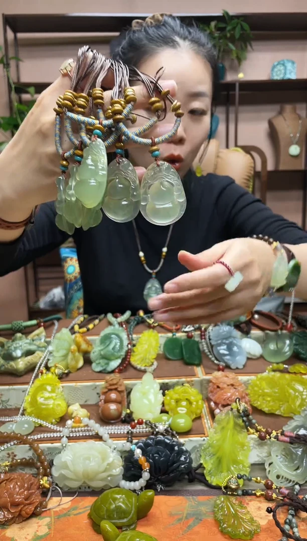 未镶嵌岫玉颈饰多样性发货发其中之一