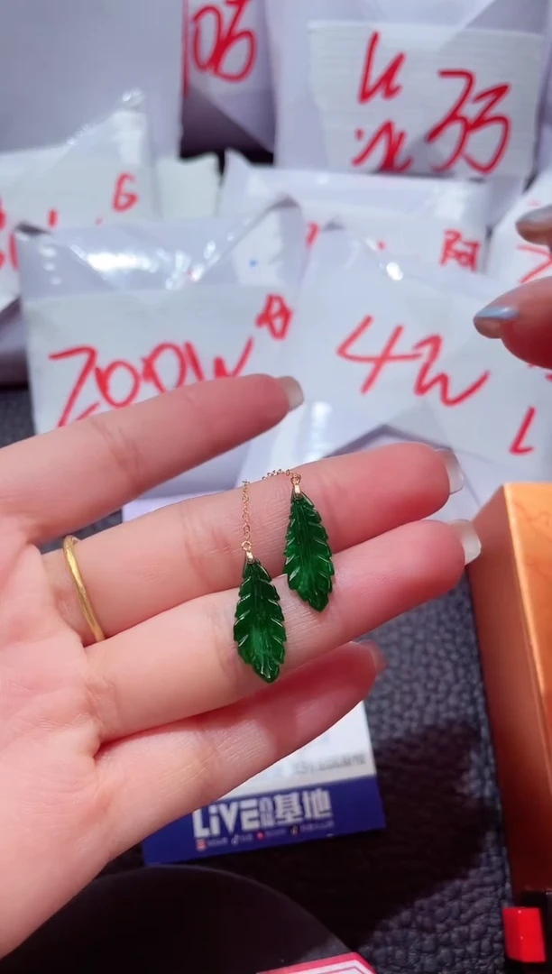 18K金镶嵌翡翠耳饰11996