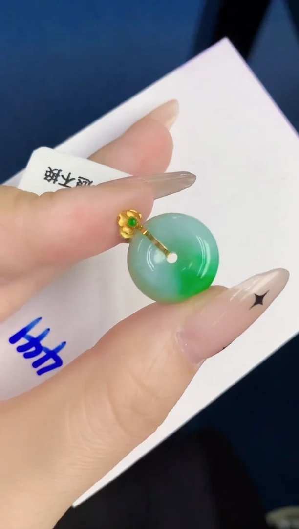 颈饰18K金镶嵌翡翠缅甸天然翡翠A货