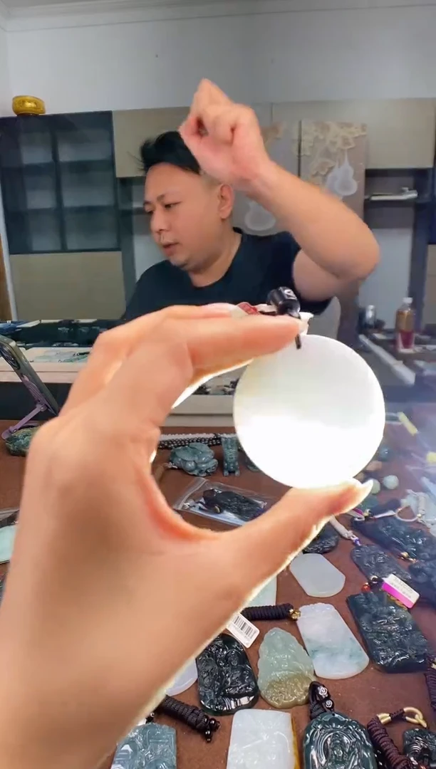 颈饰未镶嵌翡翠 多样性发其一